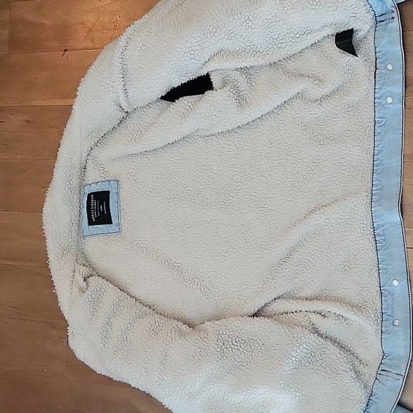 Levis inspired fur lined denim jacket ✨️ 💙 - Picture 8 of 9